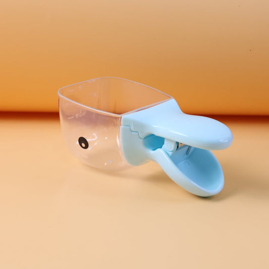 2-in-1 pet food scoop with airtight bag clip keeps food fresh